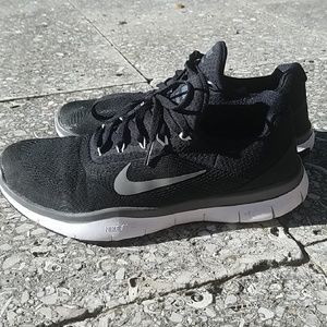 Black Nike Free Training Shoes